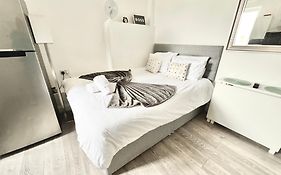 Complete Central Flat Netflix And Fast Wifi